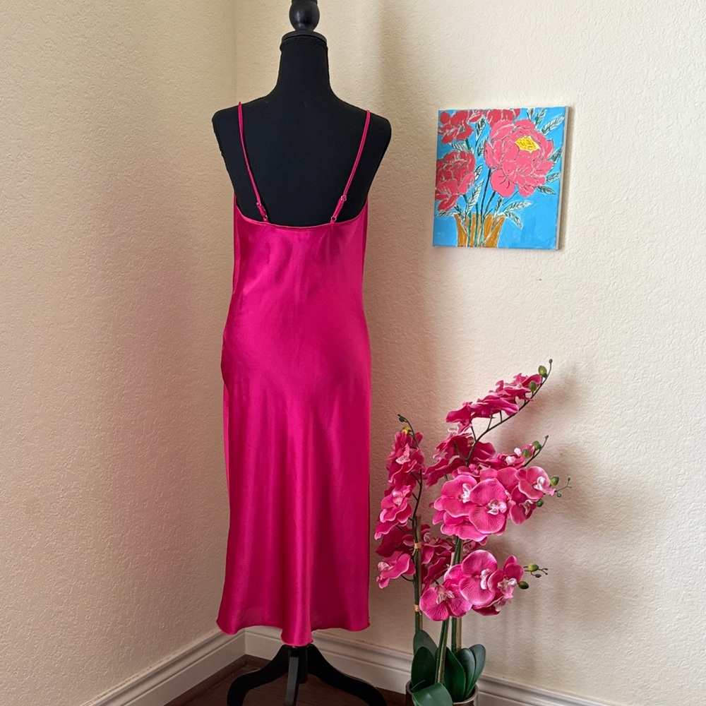 Bebe: Elegant Pink Satin Slip Dress - Picture 4 of 7